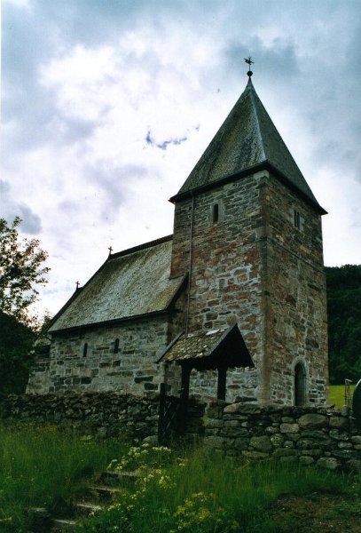 2002060417 vik Hovekirke